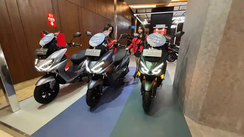 Polytron Perkenalkan Tiga Warna Baru Motor Listrik Fox-R di GIIAS 2025