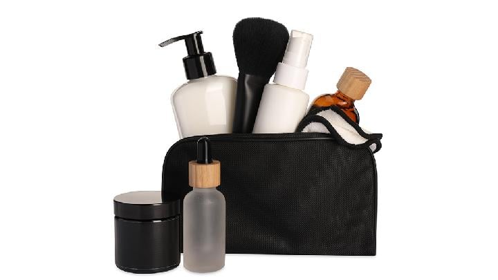 Tips Memasukkan Sampo dan Perlengkapan Mandi ke Dalam Koper