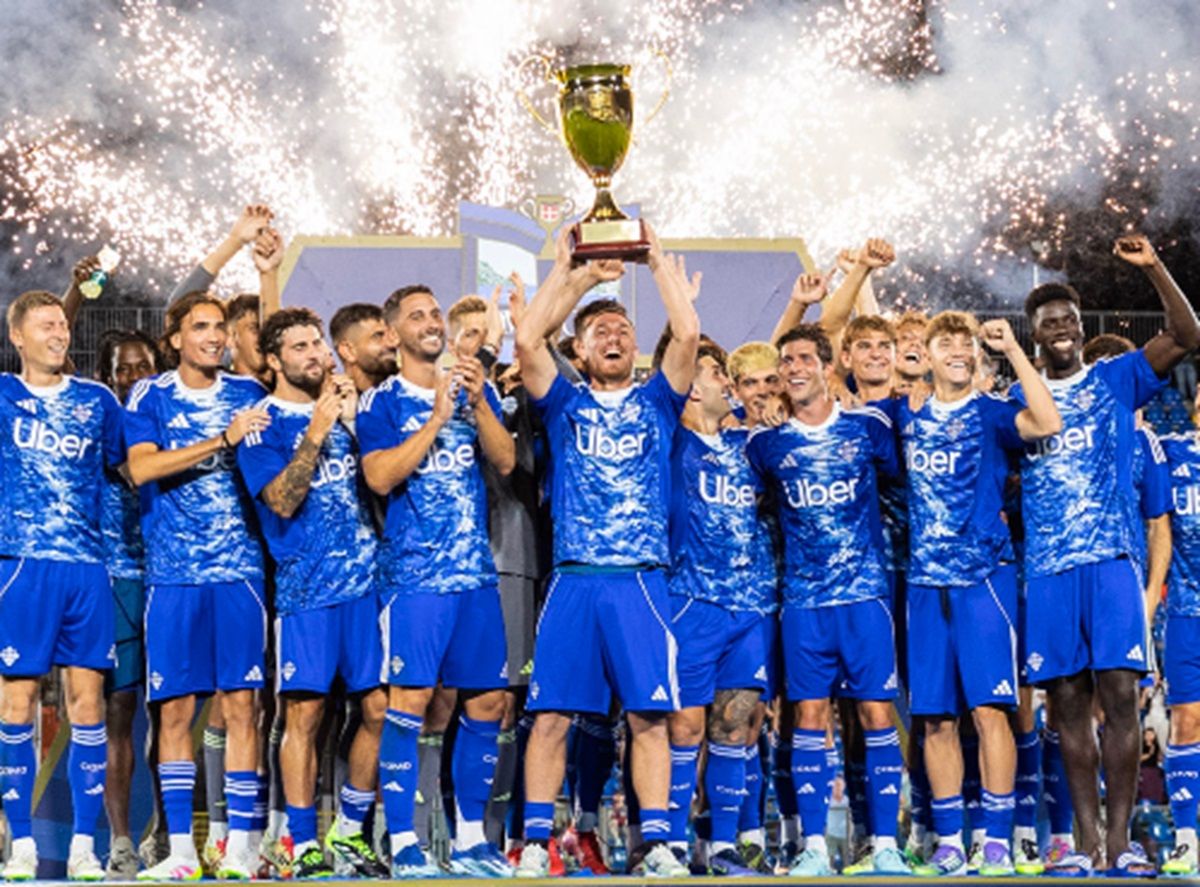 Bagaimana Mirwan Suwarso Kalahkan Ajax, Dapat Trofi Kuping Besar