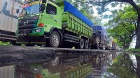 Jalur Gumitir Tutup, Lalu Lintas Pantura Macet, Bus Surabaya-Bali Tempuh 35 Jam