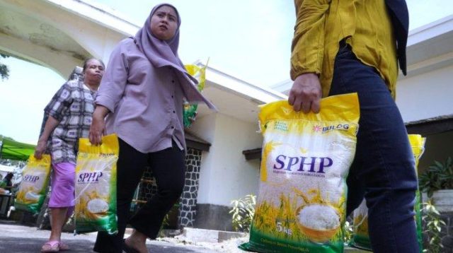 Gerakan Pangan Murah Polda Jambi, Distribusi Beras Hari Kedua, Warga Antusias Gerakan Pangan Murah Polda Jambi, Distribusi Beras Hari Kedua, Warga Antusias