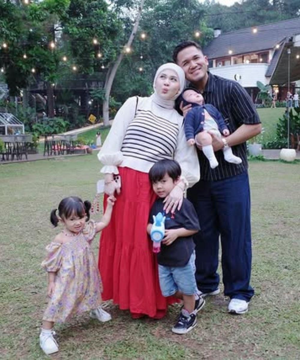 15 Artis yang Punya 3 Anak Sebelum 35 Tahun, Termasuk Kesha Ratuliu