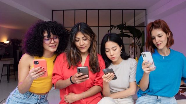 Pengguna Internet Indonesia Tembus 229,4 Juta pada 2025 Pengguna Internet Indonesia Tembus 229,4 Juta pada 2025