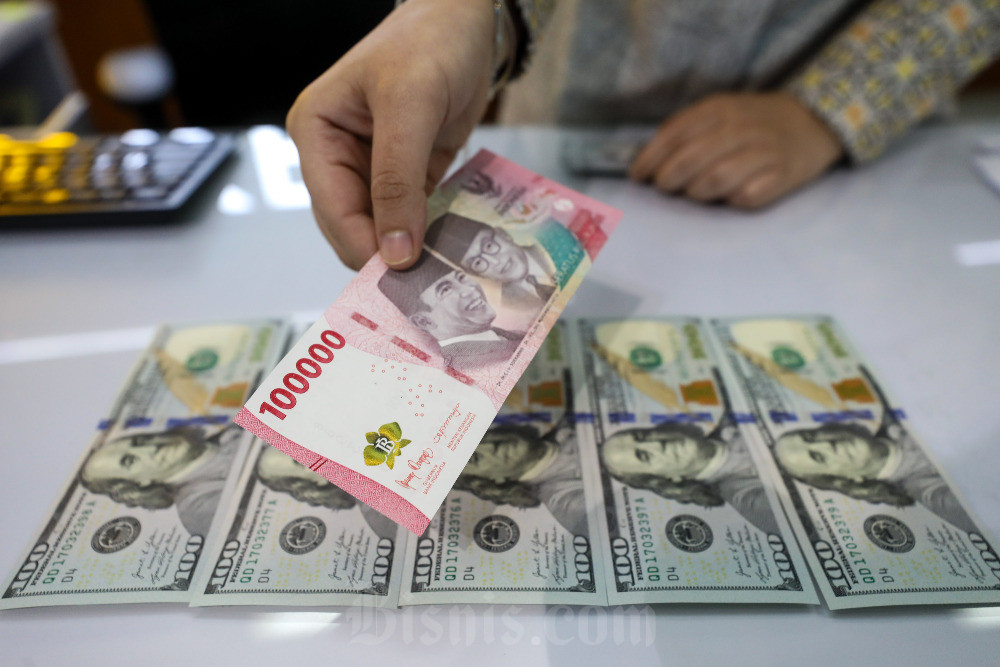 Rupiah Melemah di Akhir Pekan, Sentuh Rp16.513 per Dolar AS
