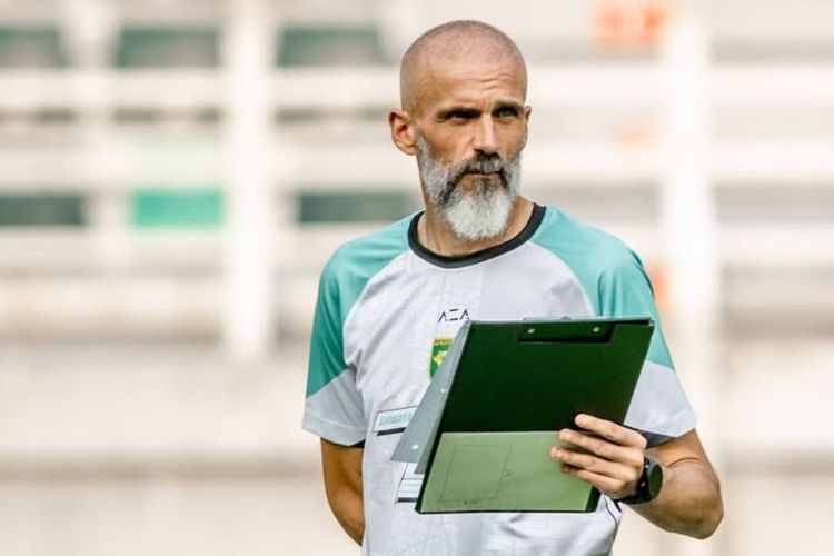 Eduardo Perez Temukan Kelemahan PSIM! Persebaya Surabaya Siap Mencuri Kemenangan di Laga Pembuka Super League 2025/2026