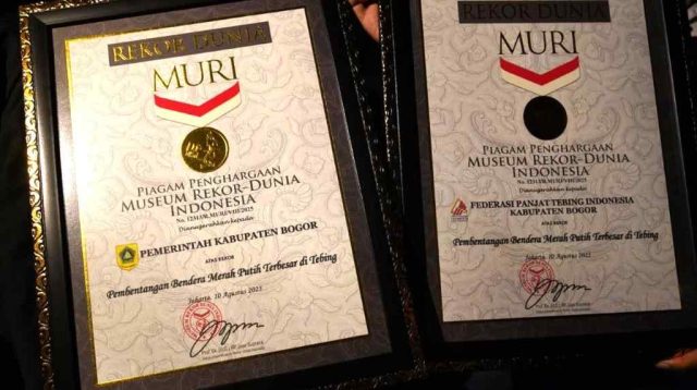 Pemkab Bogor Pecahkan Rekor MURI Bentangkan Bendera Merah Putih Raksasa