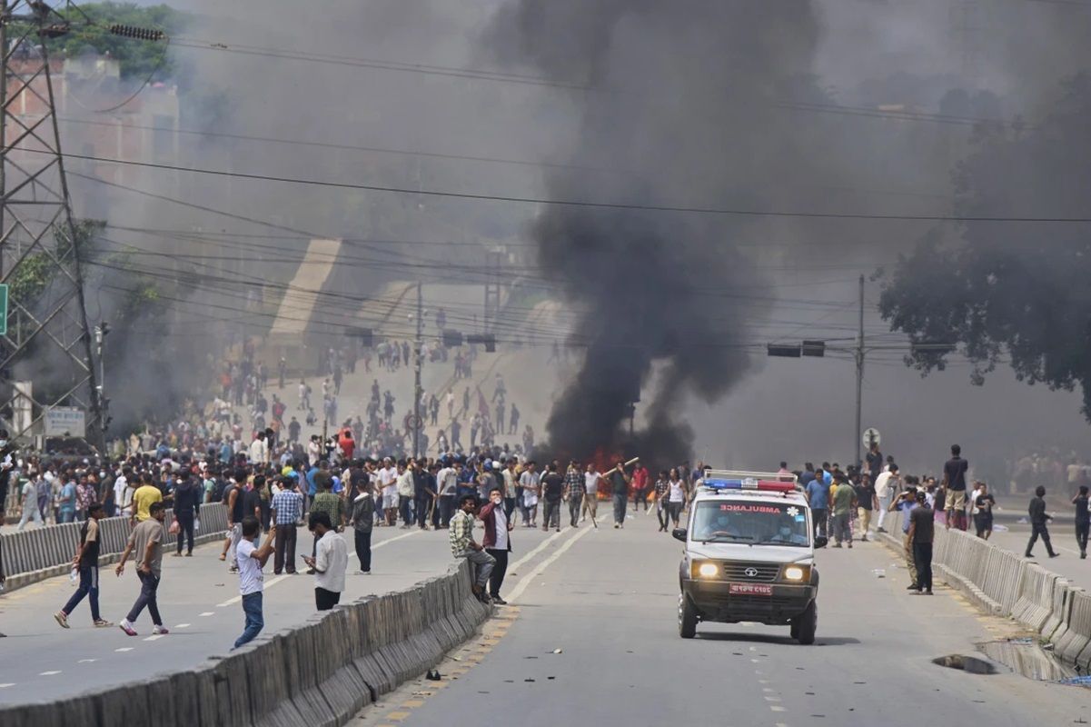 Nepal Bubar DPR, Bentuk Pemerintahan Sementara