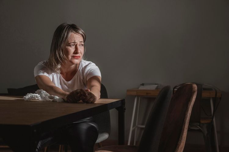 8 Perilaku Halus Orang Dewasa yang Pernah Dibuang Saat Kecil