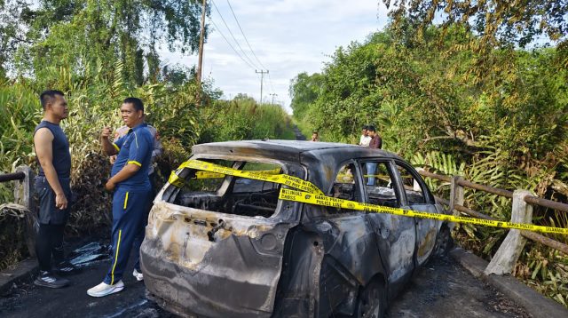 Mobil Terbakar di Jembatan Parit 23, Dua Penumpang Luka Parah