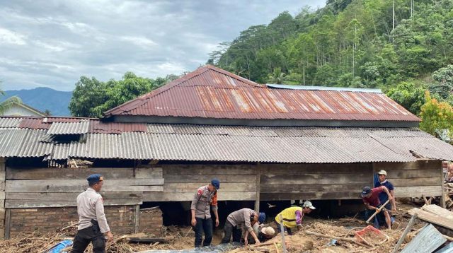 Kapolda Lampung Jamin Bantuan Banjir untuk Fisik dan Psikis
