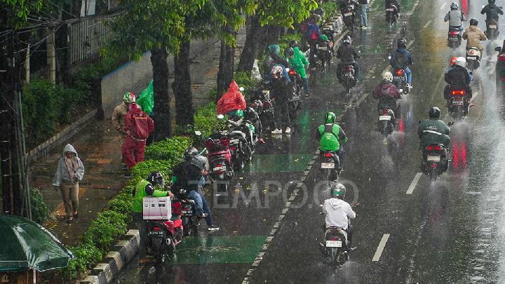 Siapkan Payung, BMKG Prediksi Hujan Jakarta Sore Ini
