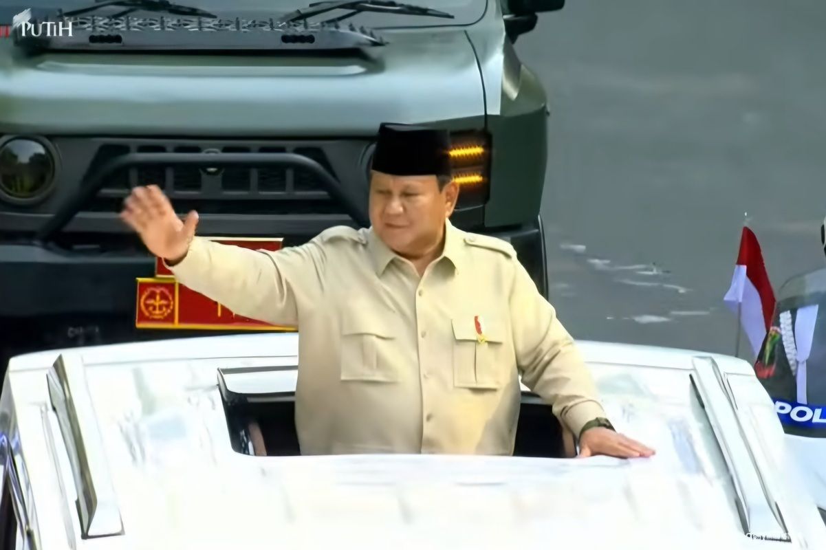 Prabowo Suruh Menteri Pakai Senjata Maung Pindad: Saya Tidak Peduli!