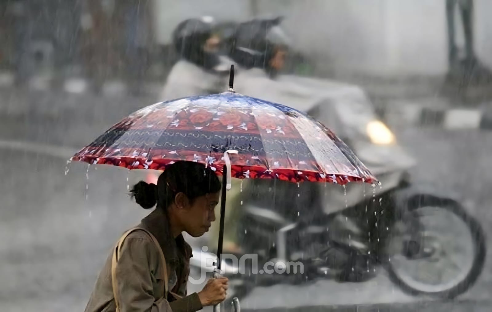 Banyaknya Mikroplastik dalam Air Hujan Jakarta