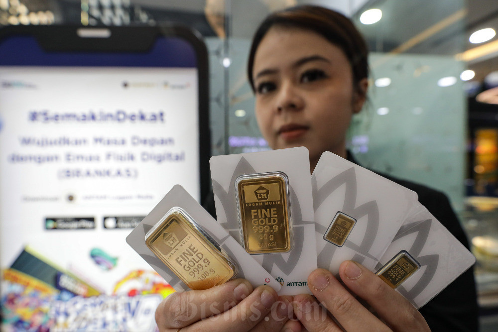 Harga Emas Antam Hari Ini Turun Jadi Rp2.327.000 per Gram