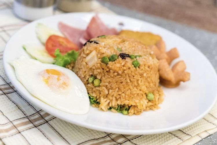 10 Nasi Goreng Enak yang Harus Kamu Coba di Surabaya!