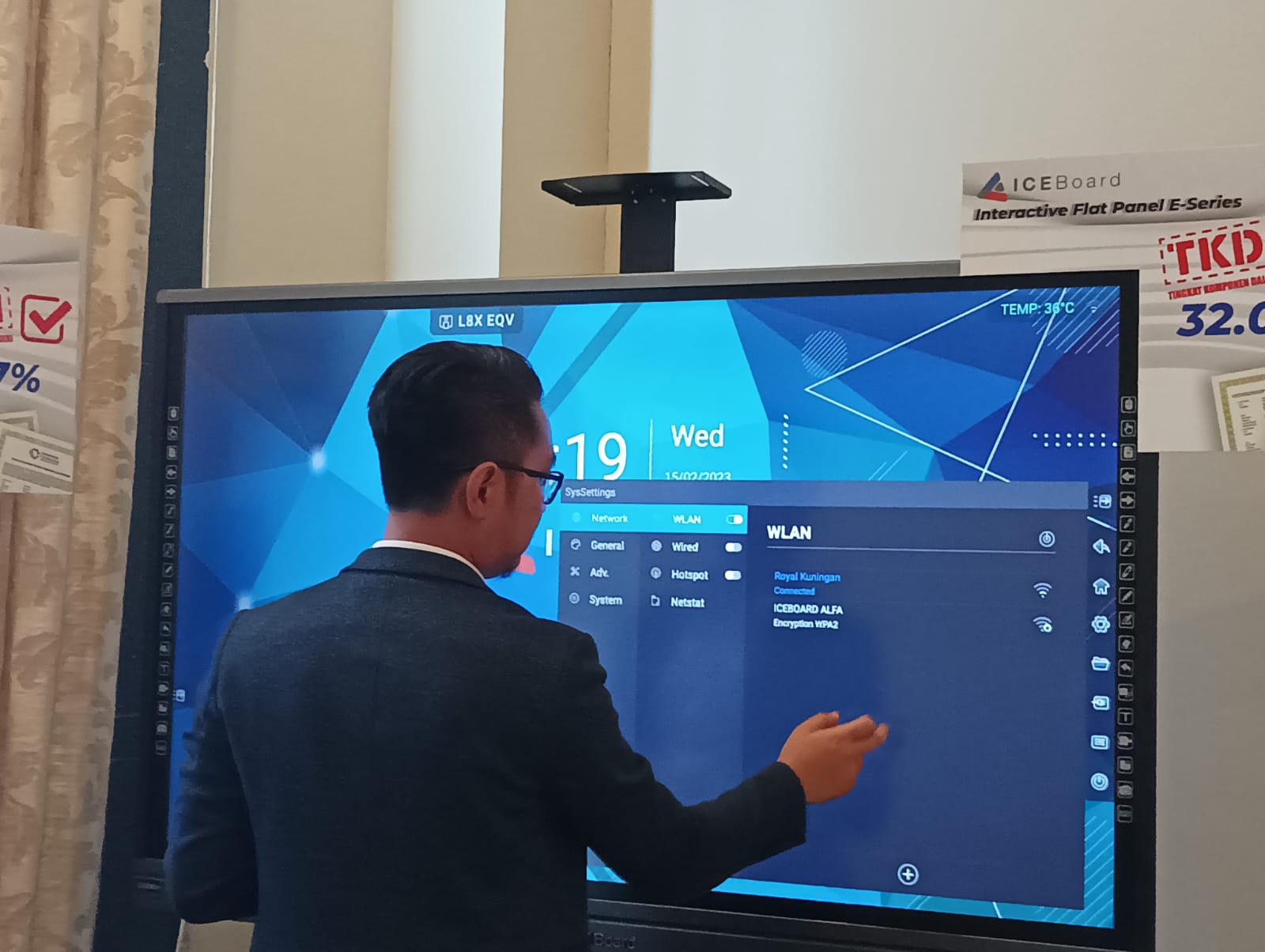 Ini Tanggapan Mendikdasmen dan Siswa Mataram, NTB, Terkait Papan Interaktif Digital