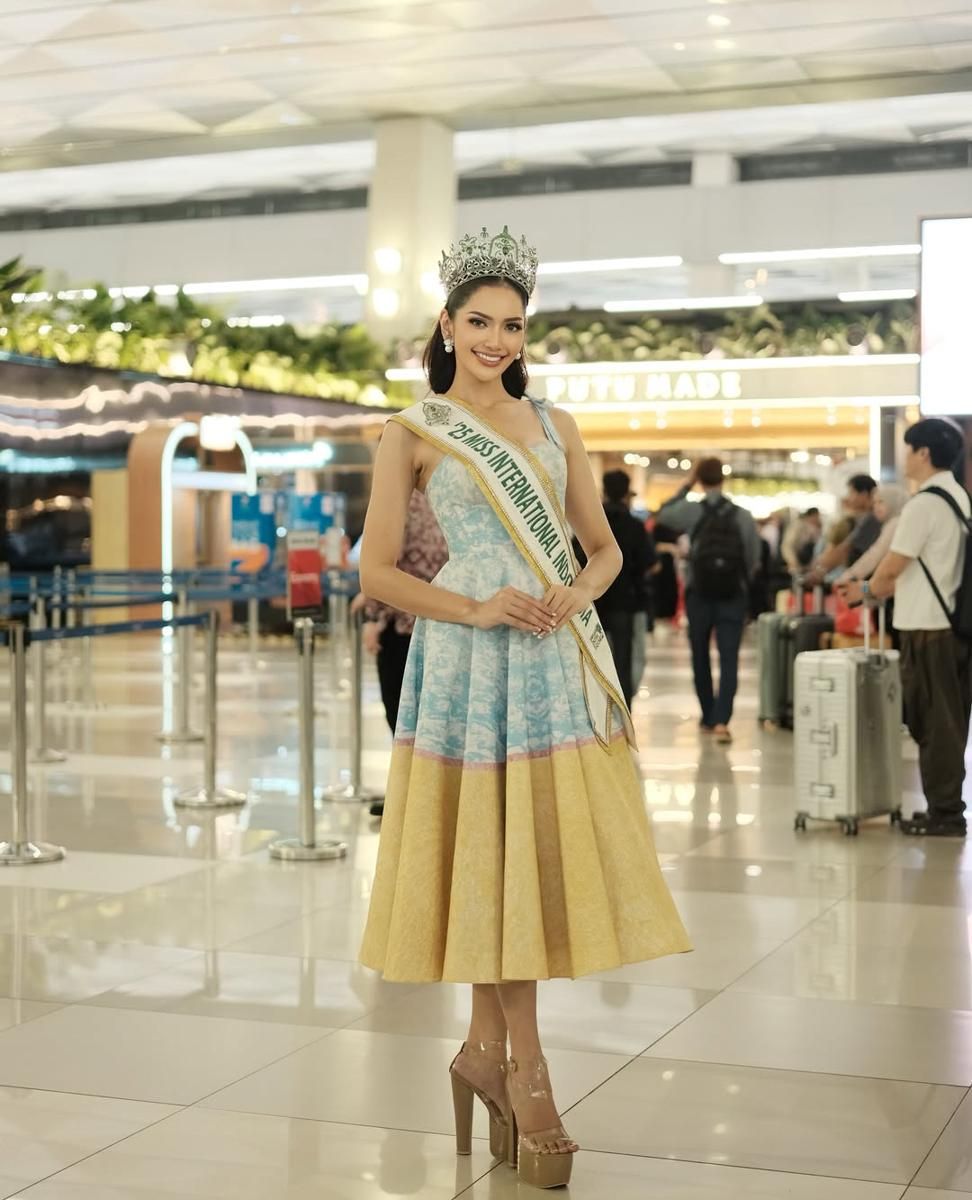 7 Potret Keberangkatan Melliza Xaviera Menuju Miss International 2025