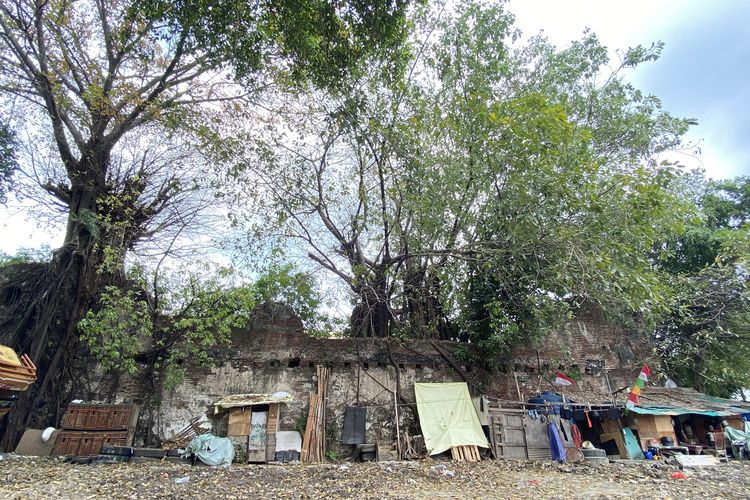 Pemulihan Kota Tua Tak Menyentuh Kasteel Batavia yang Semakin Retak
