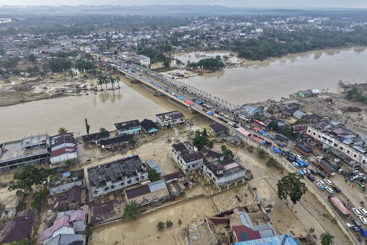 Bantuan Bencana Banjir Aceh Tamiang Dikirim via Kapal dan Helikopter