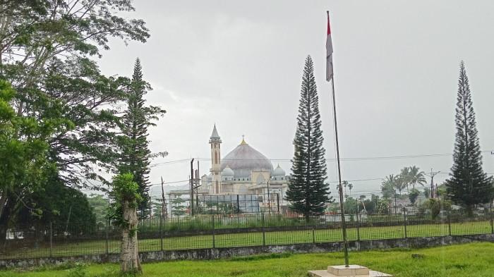 Prakiraan Cuaca Kepahiang 7 Desember 2025: Hujan dan Petir Mengancam