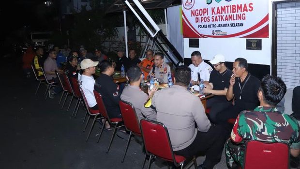 Kapolsek Nanga Tayap Ajak Warga Ngopi Inspiratif untuk Kamtibmas