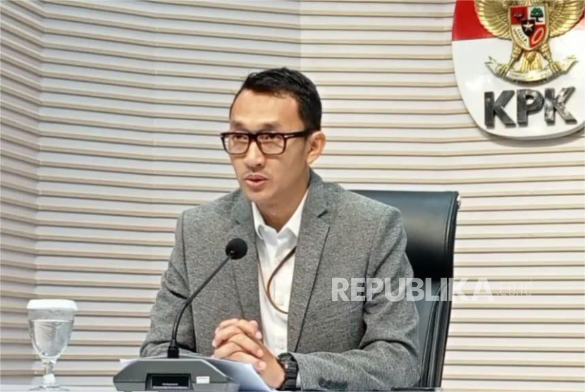 KPK Amankan Dokumen Tersangka Kasus Pengolahan Karet Kementan