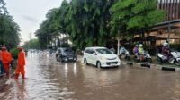 Hujan deras pagi ini picu banjir di Pinang Ranti, lalu lintas terganggu