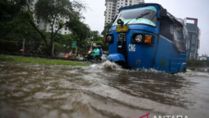 Hujan Lebat, Jakarta Terendam Banjir