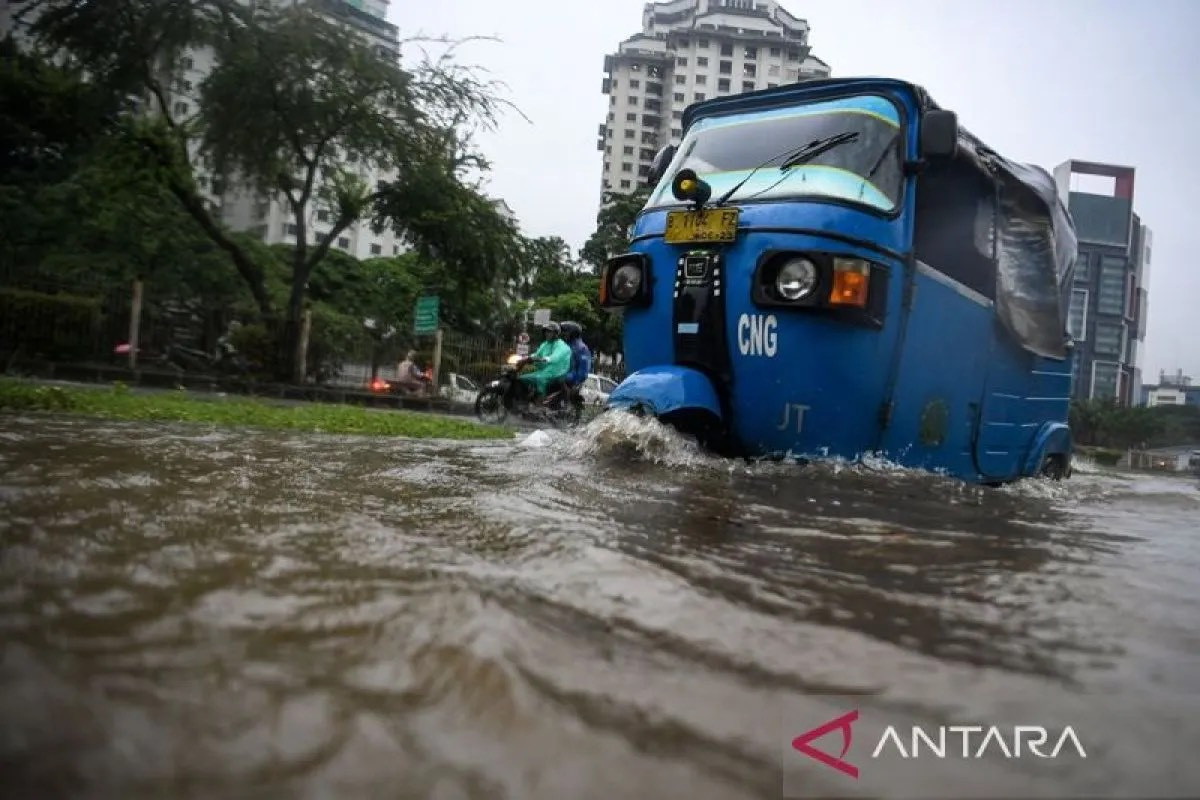Hujan Lebat, Jakarta Terendam Banjir