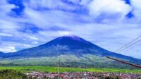 Menaklukkan Atap Sumatera: Pesona Magis Gunung Kerinci, Jambi