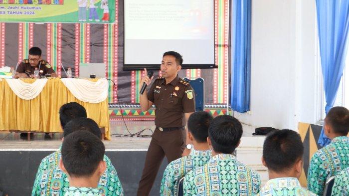 Kejari Gayo Lues Gelar Sosialisasi Hukum di SMAN 1 Kutapanjang, Bahas UU ITE dan Cyber Bullying