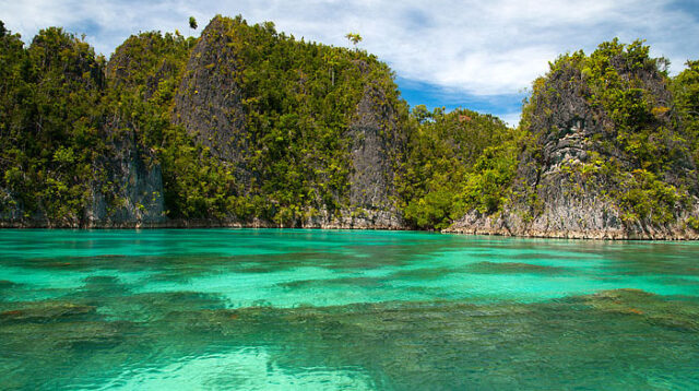 Wayag: Permata Raja Ampat yang Memukau Dunia