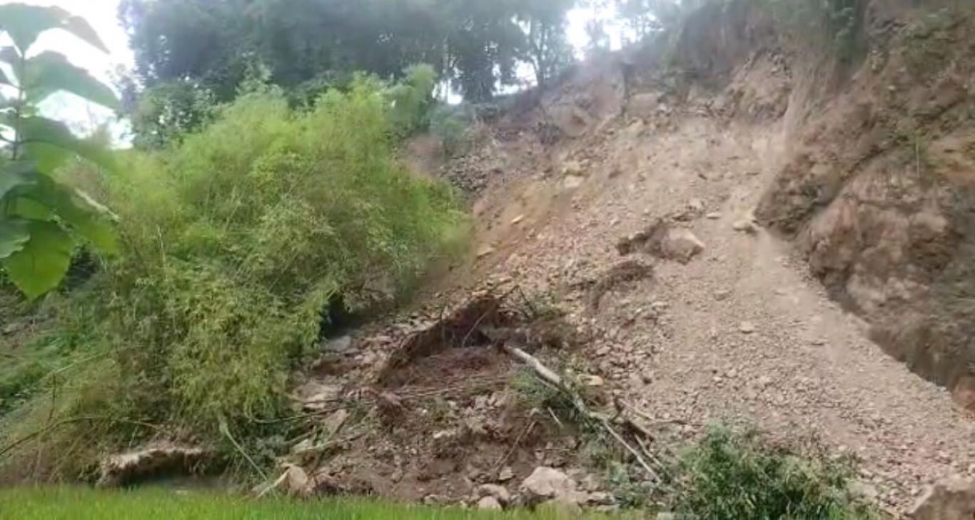 Longsor Jepara Hancurkan Jalan dan Jembatan, Warga Cari Jalur Alternatif