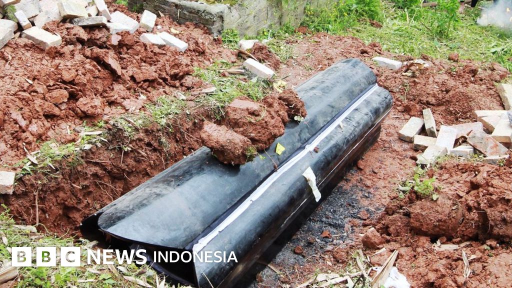 Untuk membantah penimbunan BBM, pria Thailand bawa jenazah kremasi ke SPBU