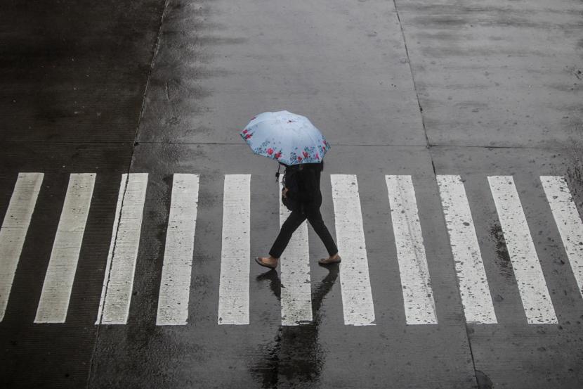 Cuaca Jakarta 22 Maret 2026: Hujan Ringan di Barat dan Selatan, Lebat di Timur