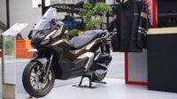 Cara Mudah Gunakan Standar Tengah Motor untuk Perempuan