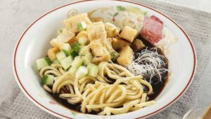 Asal usul rujak mie Palembang, kuah cuko unik