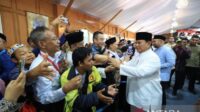 Warga Antusias Bertemu Presiden Prabowo di Istana Merdeka