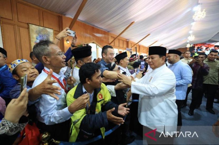Warga Antusias Bertemu Presiden Prabowo di Istana Merdeka
