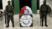 Air Mata Perpisahan: Jenazah Dua Prajurit TNI AL Korban Serangan KKB Diserahkan ke Keluarga