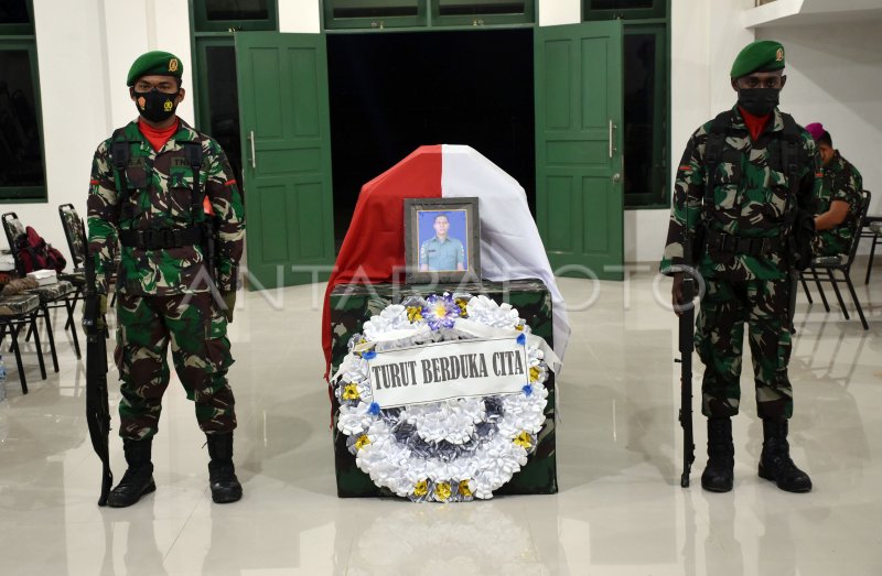 Air Mata Perpisahan: Jenazah Dua Prajurit TNI AL Korban Serangan KKB Diserahkan ke Keluarga