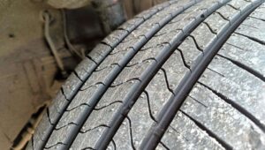 Cara mengetahui usia ban mobil dari kode produksi