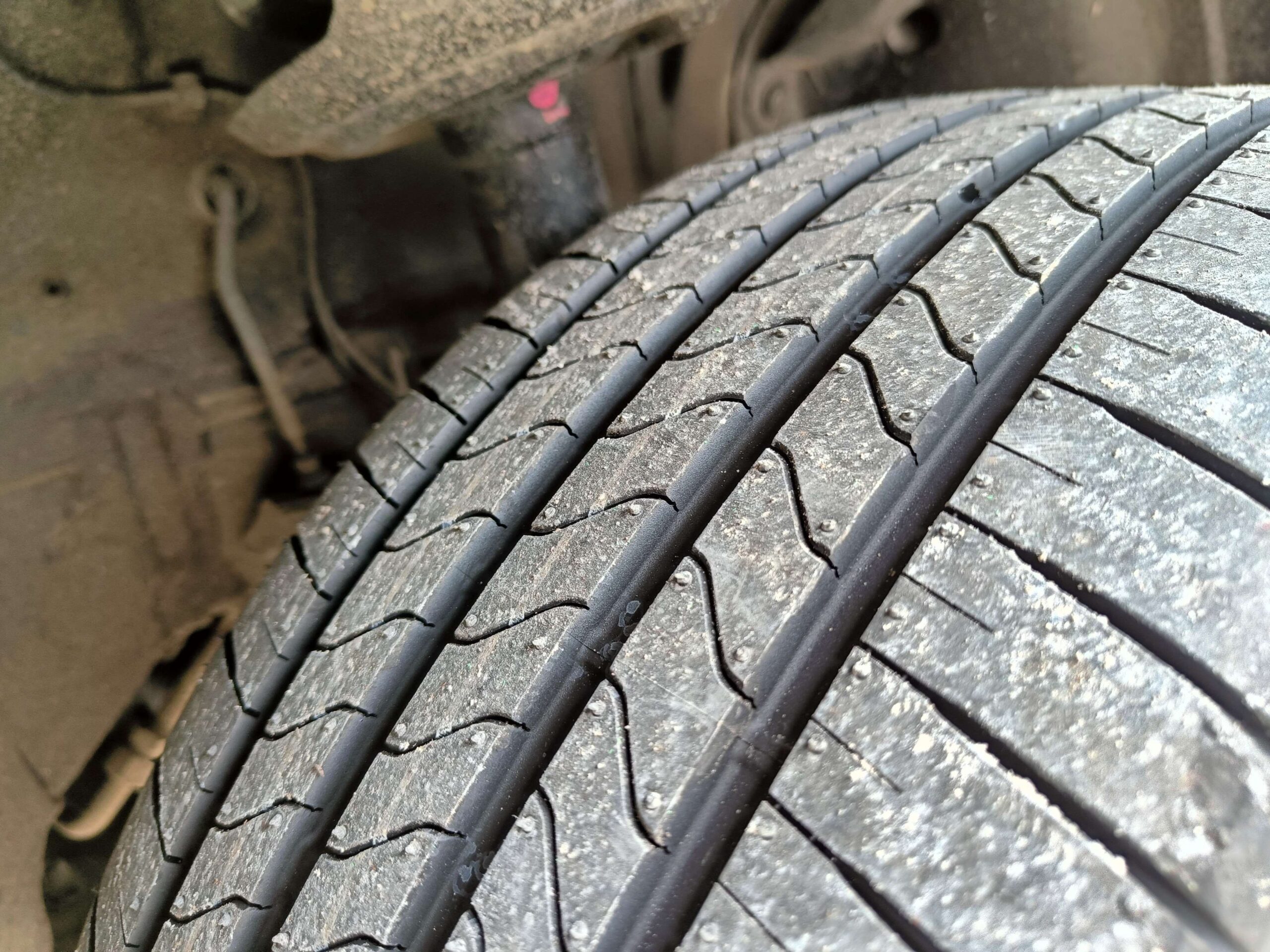 Cara mengetahui usia ban mobil dari kode produksi