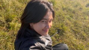 9 Potret Keisya Levronka Mendaki Gunung Prau Bersama Nyoman Paul