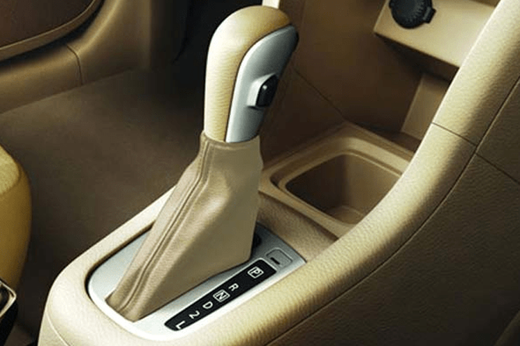 Urutan Cara Memarkir Mobil Matik yang Tepat, Ini Saran Ahli