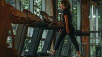 Dokter Jelaskan Perbedaan Jalan Kaki Luar dan di Treadmill untuk Kesehatan Dokter Jelaskan Perbedaan Jalan Kaki Luar dan di Treadmill untuk Kesehatan