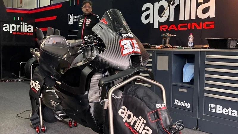 Tahun depan, pembalap MotoGP tak lagi punya dua motor di garasi