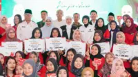 Pemprov Jatim Salurkan Bantuan Sosial Rp 1,8 Miliar untuk Buruh Rokok dan Disabilitas di Kediri Pemprov Jatim Salurkan Bantuan Sosial Rp 1,8 Miliar untuk Buruh Rokok dan Disabilitas di Kediri