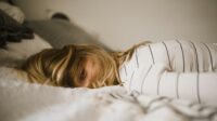 Tidur 7-8 Jam Tapi Masih Lelah? Ini Penyebabnya