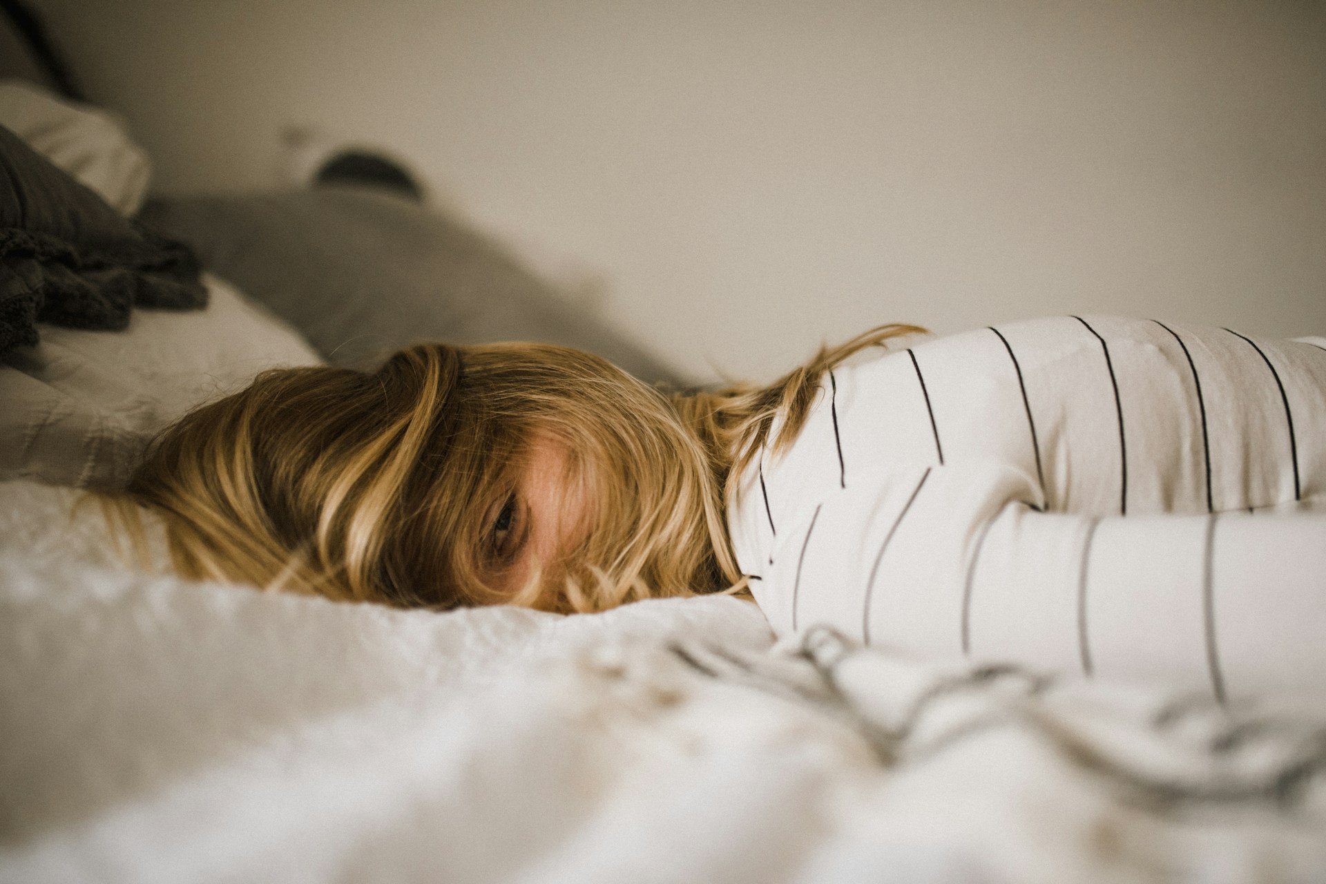 Tidur 7-8 Jam Tapi Masih Lelah? Ini Penyebabnya